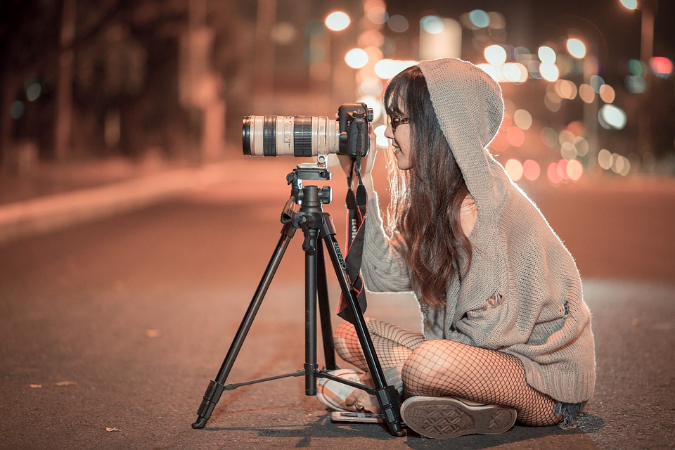 Girl shooting video with canon 70-200