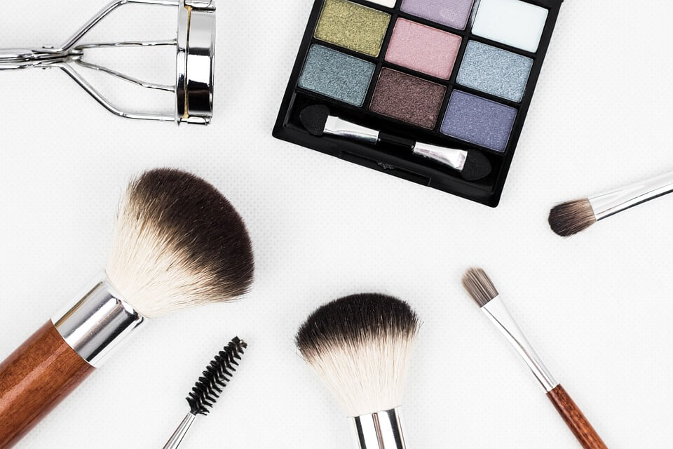 Makeup brush and kit