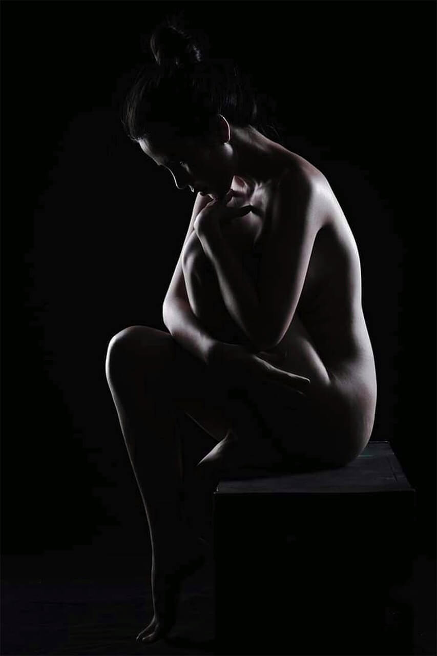 Sitting pose of a nude lady