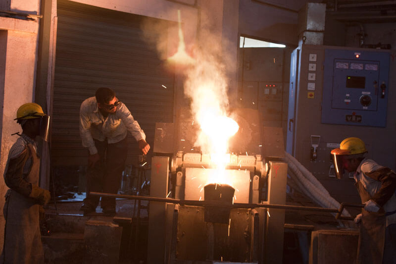 Workers working in a foundry