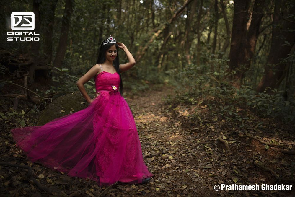 Pre-wedding shoot of the bribe in jungle