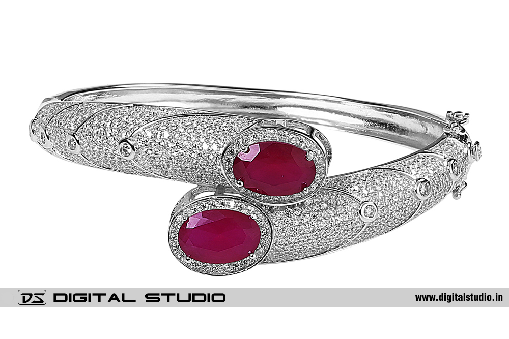 Bangle with red rubies