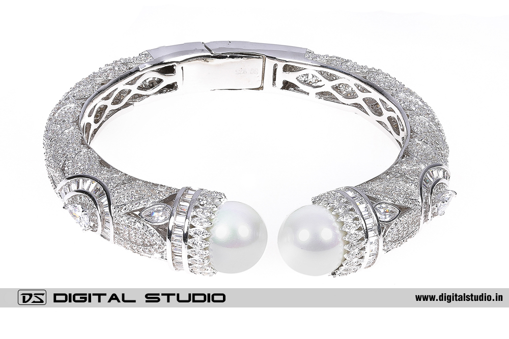 Pure silver bangle with pearls