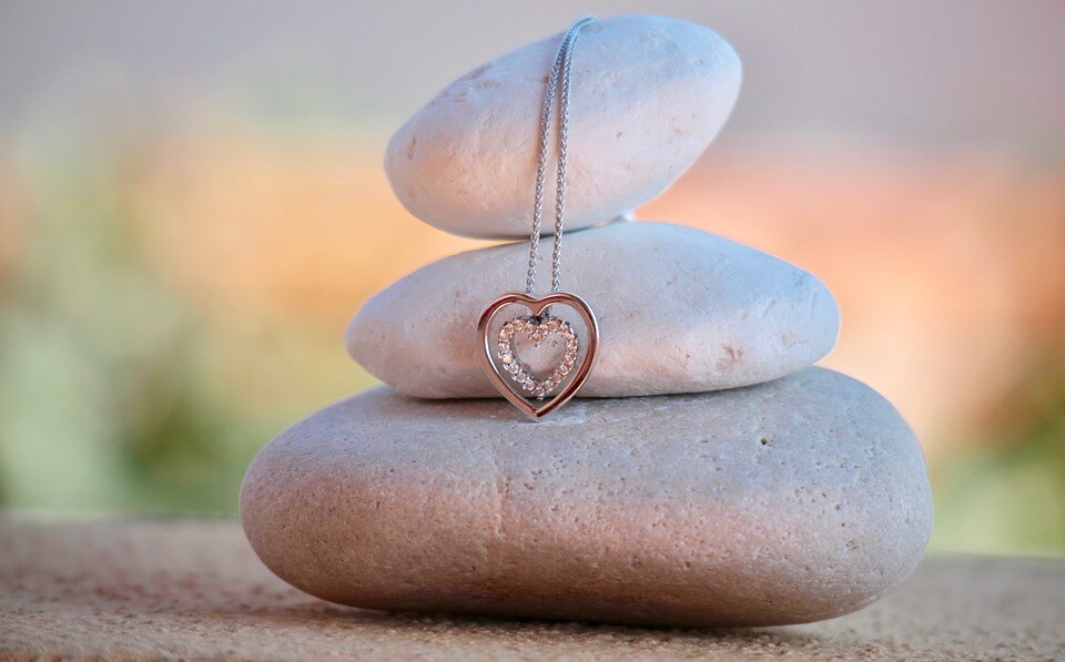 Heart shaped diamond pendant with chain stones