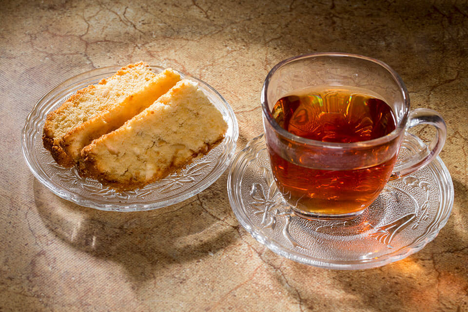 Black tea with toast