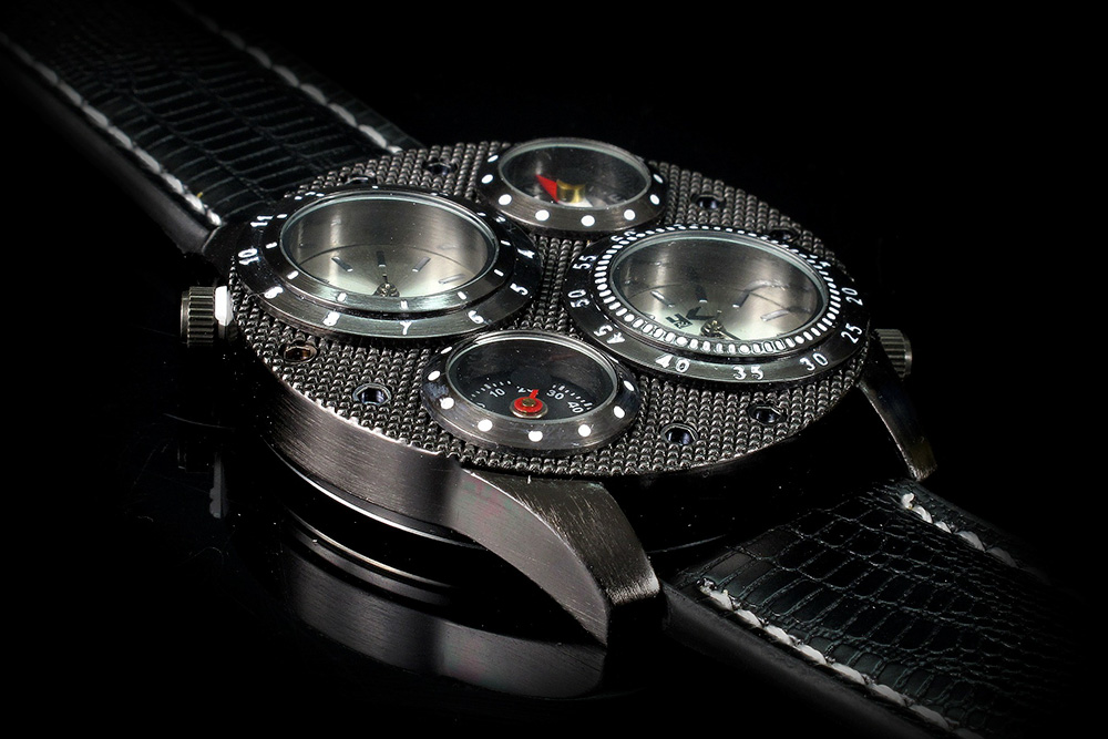 Side Angle watch photograph