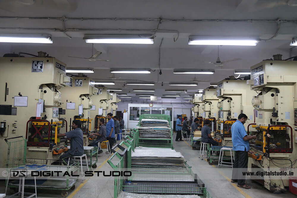 Lathe machine Workers in a factory