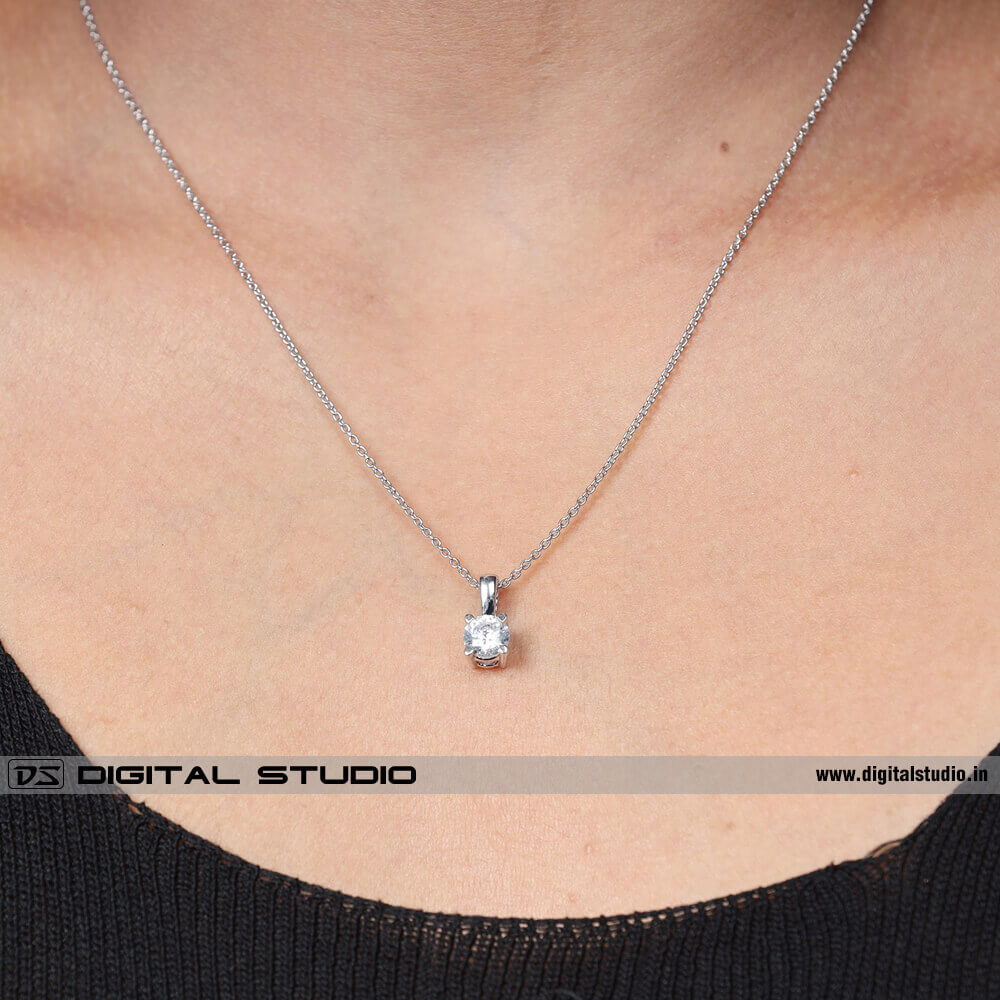 Diamond pendant in white gold chain