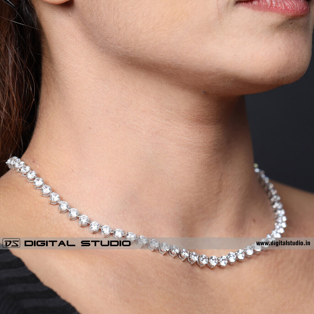 White gold diamonds necklace