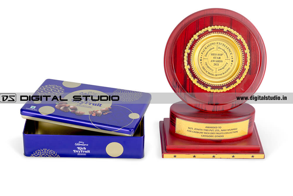 Tin with award