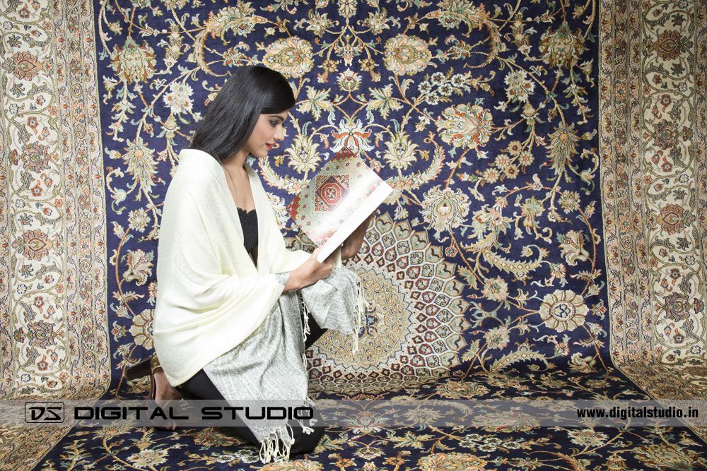 model reading on a kashmir carpt